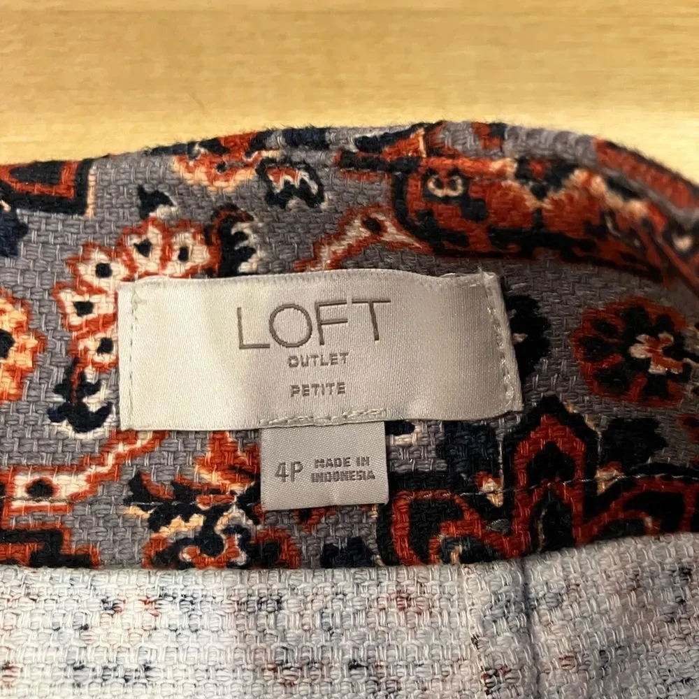 Beautiful Loft, tapestry mini skirt, with a slit on both sides. Women’s size 4P. - Picture 4 of 5